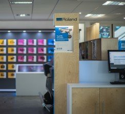 La empresa ha renovado sus instalaciones de Bristol y Copenhague, a las que seguirá la sede de Barcelona.