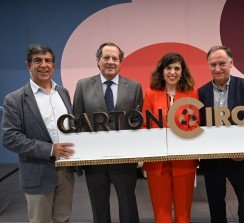 De izquierda a derecha: José Ramón Benito, presidente de ASPACK; Leopoldo Santorromán, presidente de AFCO; Pilar Arrayás, directora de Cartón circular; Eduardo Querol, presidente de ASPAPEL; y Manuel Fernández, presidente de REPACAR. 