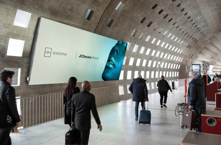 El nuevo tejido será utilizado en los espacios Extime de JCDecaux en diferentes aeropuertos franceses.