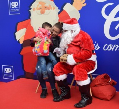 Familiares y amigos disfrutaron de una entrañable velada en la sede de la compañía.