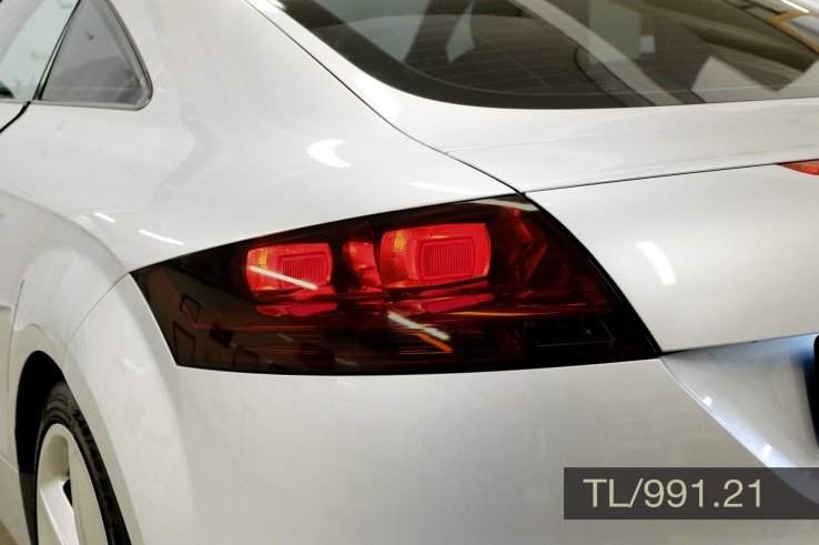 Nueva variante gris oscuro que se suma a Tail-Light Light Grey (TL/991.2).