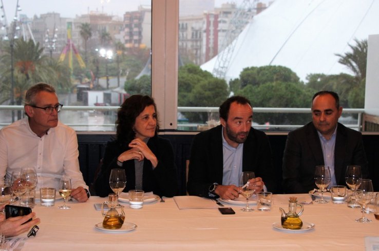 María José Sánchez y Agustín Torres, codirectores del salón (en el centro) junto a Emilio Estellés, presidente de AIMFAP (derecha) y Gabriel Moese, presidente de FYVAR.