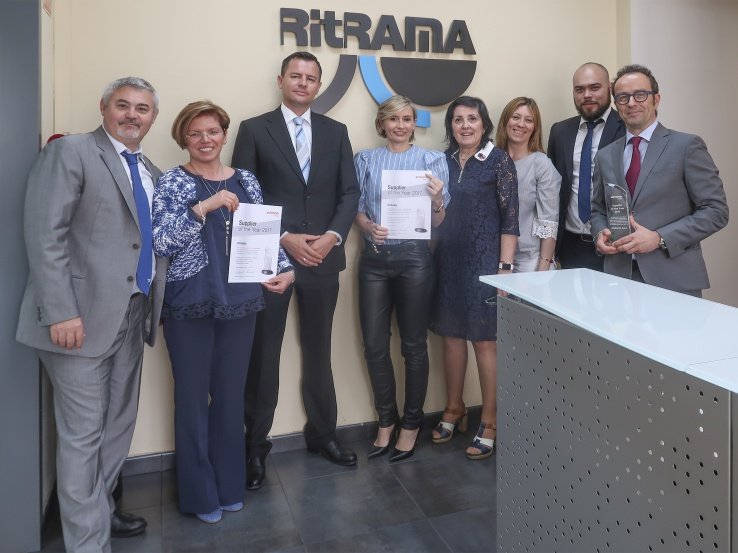 La entrega del galardón se celebró en la sede de Barcelona, con buena parte del equipo de Ritrama España.