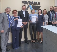 La entrega del galardón se celebró en la sede de Barcelona, con buena parte del equipo de Ritrama España.