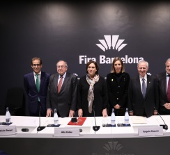 Pau Relat, Josep Lluís Bonet, Ada Colau, Àngels Chacón, Miquel Valls y Constantí Serrallonga. 