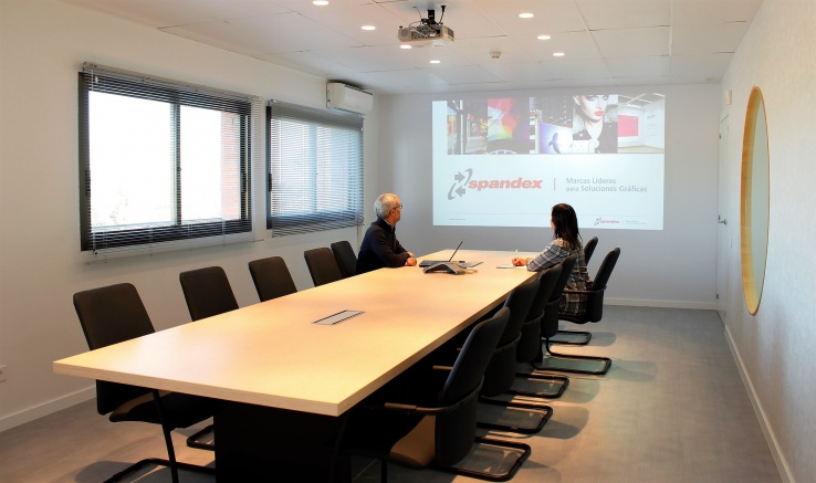 Las nuevas instalaciones cuentan con dos oficinas, sala de reuniones y un área tipo “lounge”.