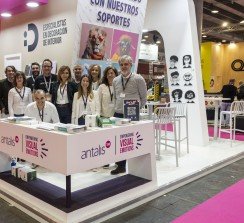 El equipo de profesionales de Antalis atendió a todos los visitantes que acudieron al stand en busca de inspiración.