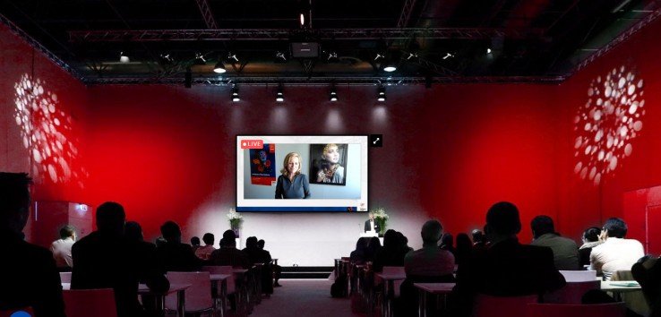 Después del evento, los profesionales pueden acceder a los videos de las presentaciones y a la sala de exposición de las marcas participantes.