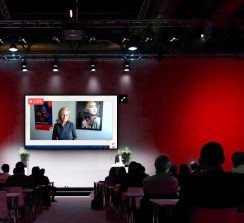 Después del evento, los profesionales pueden acceder a los videos de las presentaciones y a la sala de exposición de las marcas participantes.