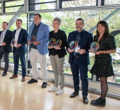 Foto de familia de los ganadores, después de la entrega de premios en FESPA Múnich 2023.