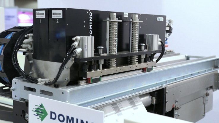 Domino K600i, impresora inkjet digital UV de doble barra.