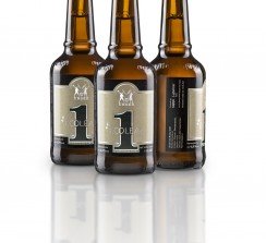 Primera etiqueta de cerveza que presenta decoración metálica producida por EcoLeaf.