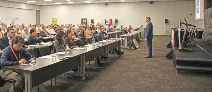 Durante el evento se realizaron varias conferencias y debates sobre el valor añadido de las etiquetas.