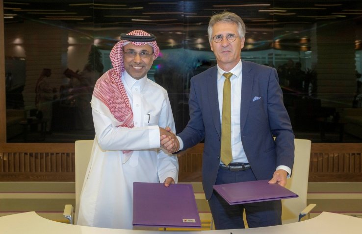 La compañía ha firmado un acuerdo con Saudí Telecom Company (STC) para instalar una pantalla  LED de 256 m2.