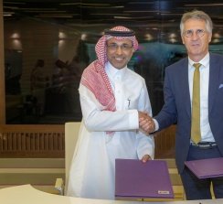 La compañía ha firmado un acuerdo con Saudí Telecom Company (STC) para instalar una pantalla  LED de 256 m2.