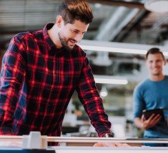 Las empresas que priorizan la salud mental y física de sus empleados ven mejoras en la productividad y la creatividad. 