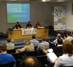 Fernando Blaya, Álvaro García y Mar González dan la bienvenida a los asistentes.