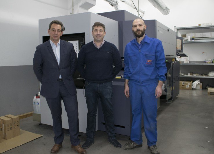 Raúl Pérez, Durst; Jorge Pérez, adjunto a la gerencia de Rospil; y Guillermo Romero, operario de la Tau RSC E.