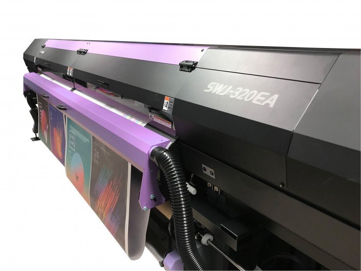 La impresora Mimaki SWJ-320EA con la Unidad de purificación del aire BOFA.