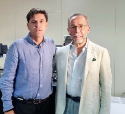 Ángel Luis Guerra, consejero delegado de Coyve Artes Gráficas (izquierda), junto a Miguel Valadé, Production Print Sales Manager en Kyocera Document Solutions España.
