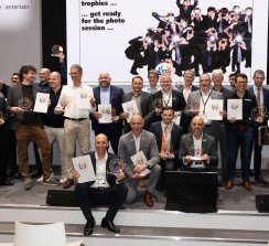 Los ganadores de la 17ª edición de los premios EDP, tras finalizar el evento en el drupa cube en Düsseldorf.