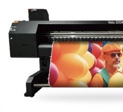 Impresora VELA 3204 UV con 4 cabezales Epson i3200 y velocidad real en alta calidad 35 m2/hora.