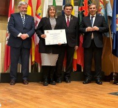 Eva López, especialista en prevención de Epson Ibérica, recogía el Premio PREVER durante las jornadas celebradas en Segovia.