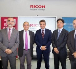 En la inauguración, Arcadi Navarro, Enric Fossas, Ramón Martin, Yuji Koyanagi y Felip Fenollosa.