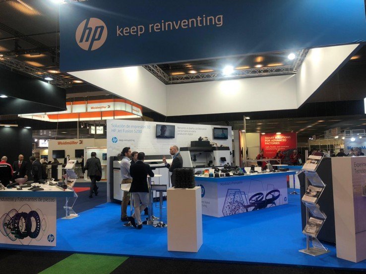 La compañía muestra la nueva HP Jet Fusion Serie 5200 en su stand.