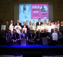 Los galardonados, al finalizar el acto. (Foto: Lídia Redondo)