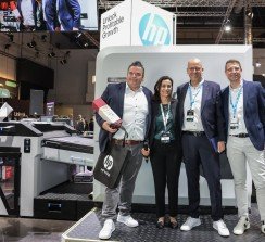 Dirk Reinhardt (Limego), Michal Shelly (HP Indigo), Stefan Brackmann (HP Industrial Print) y Lars Klann (HP Industrial Print Germany).