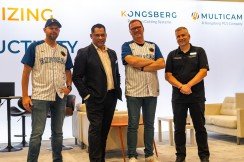 El director de Enfocus, Tim Bernaerdt; el presidente y CEO de Kongsberg PCS Stuart Fox; el director de Enfocus Appstore, Davy Verstaen; y John Wilson, director de Front-end Software Kongsberg PCS.