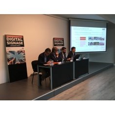 "Las marcas transmiten modernidad e innovación a través de la cartelería digital para un 90% de la población"