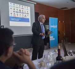 Jesús Alarcón impartió la ponencia “Entender el momento en el sector de la Industria Gráfica”.