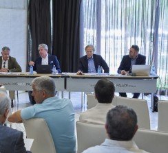 De izquierda a derecha, Sebastián Pineda (Tesorero), Carlos Román (Secretario), Enrique López (Presidente) y Sergio Díaz (Gerente).