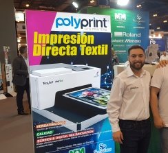 Representantes de Polyprint y M2M durante la feria.