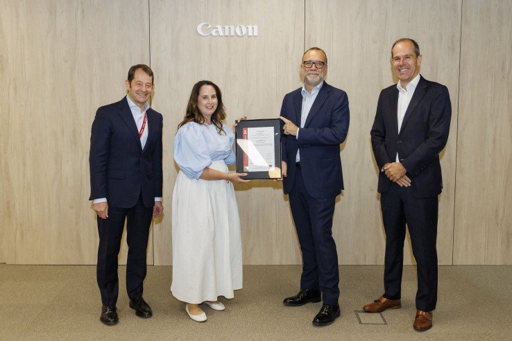 Philippe Marxuach, director RRHH Canon España y Portugal; Miriam Fuentes Pardo, Responsable Seguridad y Salud Canon; Javier Castells, Manager Zona Centro Bureau Veritas España; y Javier Tabernero, Presidente y Consejero Delegado Canon España y Portugal.