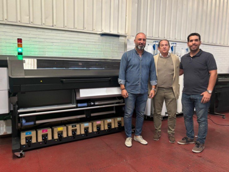 Manuel, gerente de Naturprint, y Victor, director comercial de Naturprint, junto a Francisco García, delegado comercial de Brigal en Madrid.