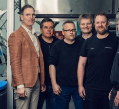 Bernd Wein, de Paragon, con miembros de Fujifilm Unigraphica: Klaus Strahl, Thomas Clauss, Peter Sagemüller, Christopher Thyrassa y Gerhard Meyer. 