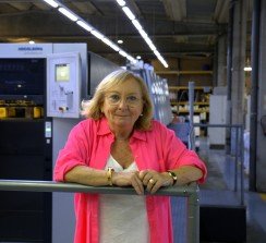 Montse Vilanova se acercó muy pronto al mundo gráfico, cuando estudiaba en el instituto y, más tarde, en la universidad.