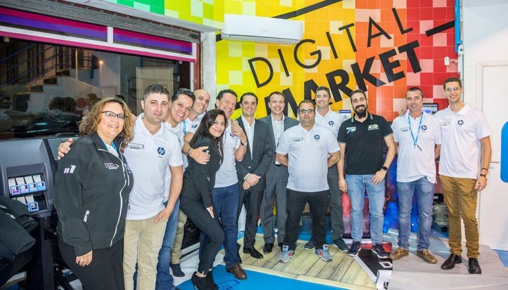 Profesionales de Digital Market, junto a representantes de HP y Ritrama al finalizar el evento.